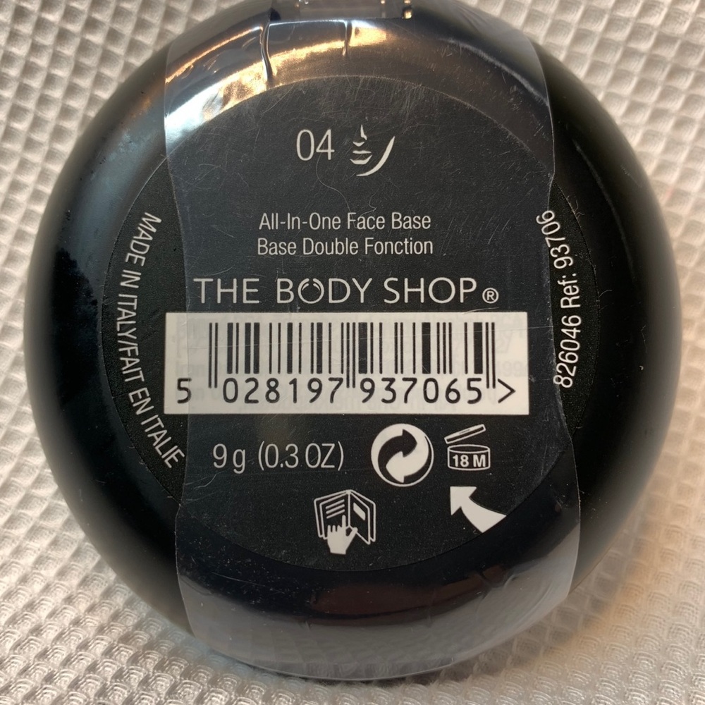 The Body Shop All-in-One Face Base 04
